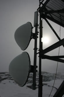 5 GHz Solid Parabolic Microwave Reflector Antenna in High Wind and Ice Conditions